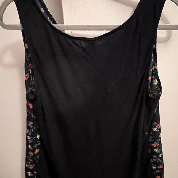 Floral tank - Picture 3 of 3